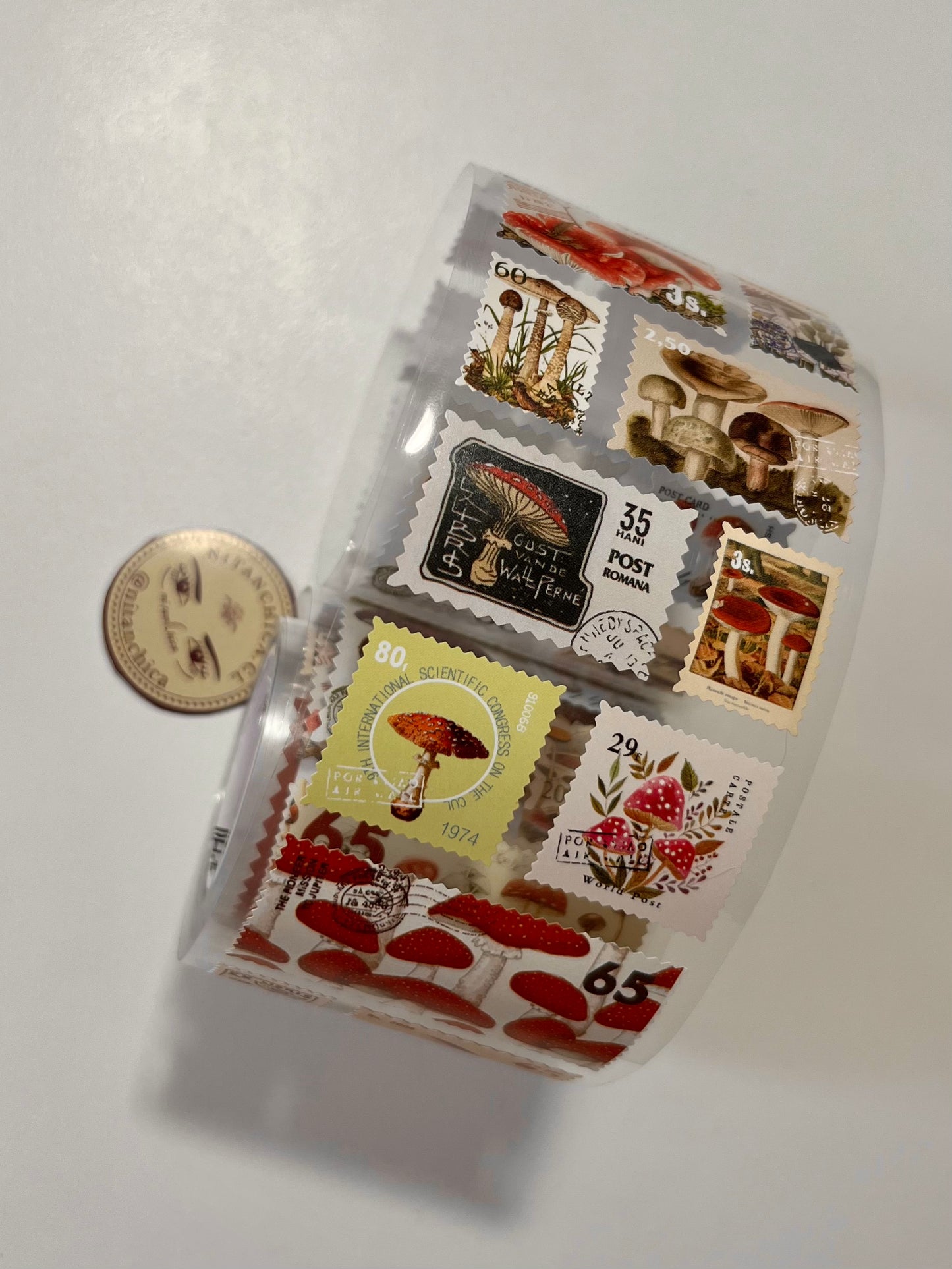 Rollo de Stickers Honguitos estampillas retro