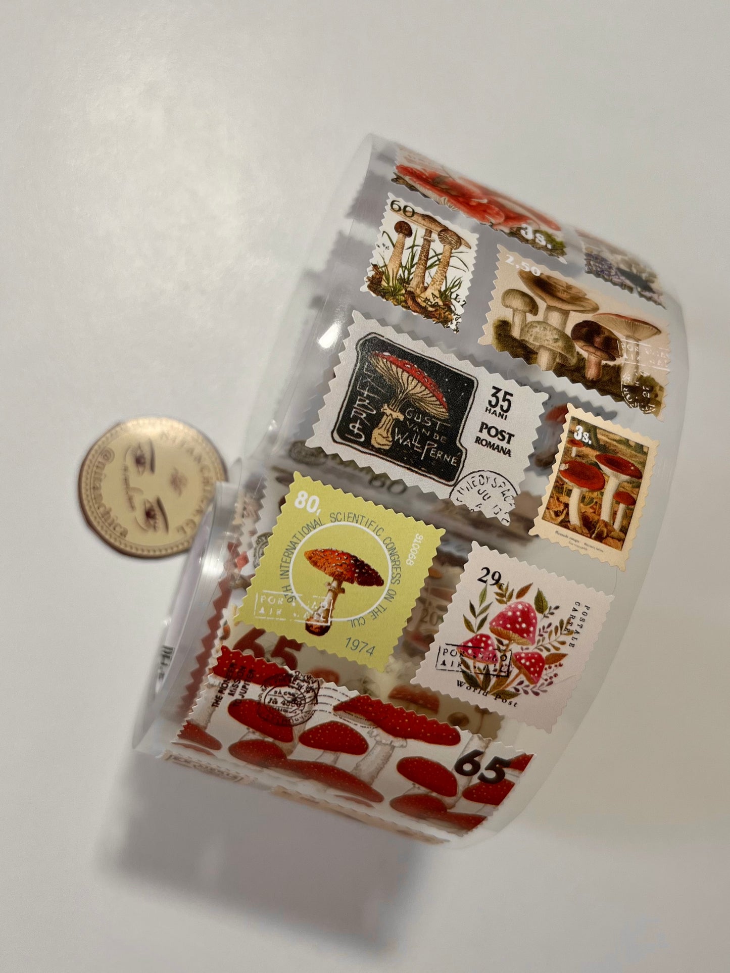 Rollo de Stickers Honguitos estampillas retro