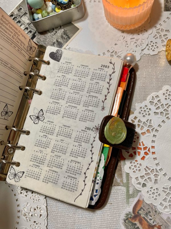 Diario / Planner 2003 vintage Intervenido con bolígrafo de perla